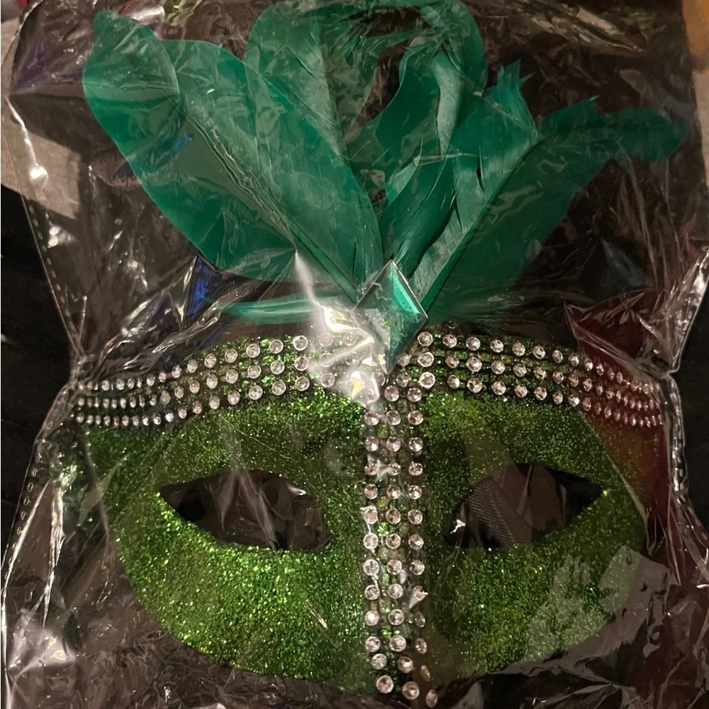 Halloween Green Feathered Masquerade Mask Halloween Costume Rhinestone Accessory